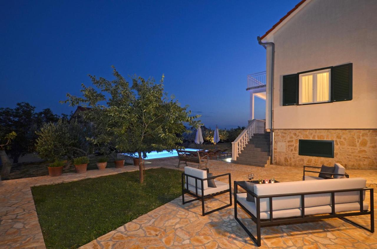 Holiday Home Nevera Kastela Exterior photo