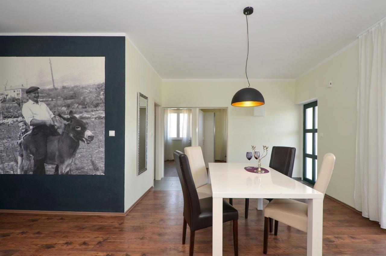 Holiday Home Nevera Kastela Exterior photo