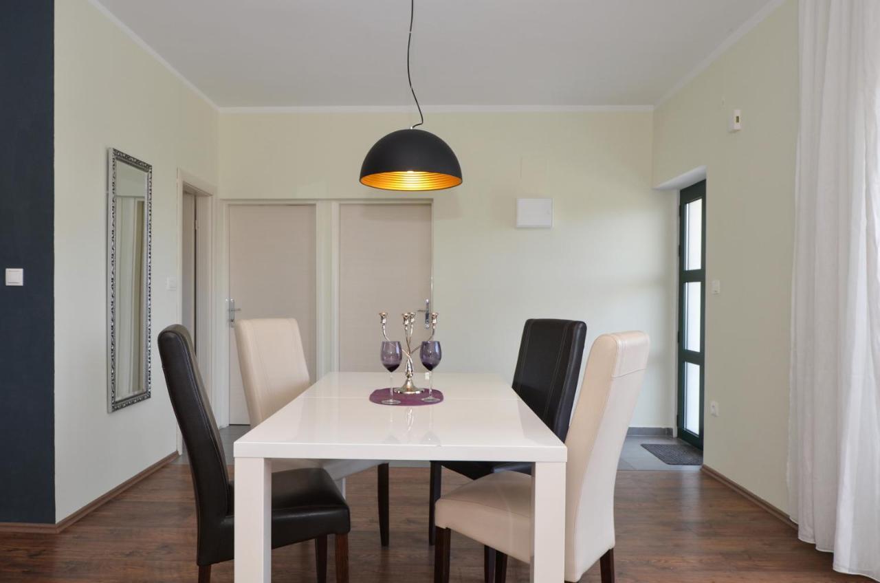 Holiday Home Nevera Kastela Exterior photo